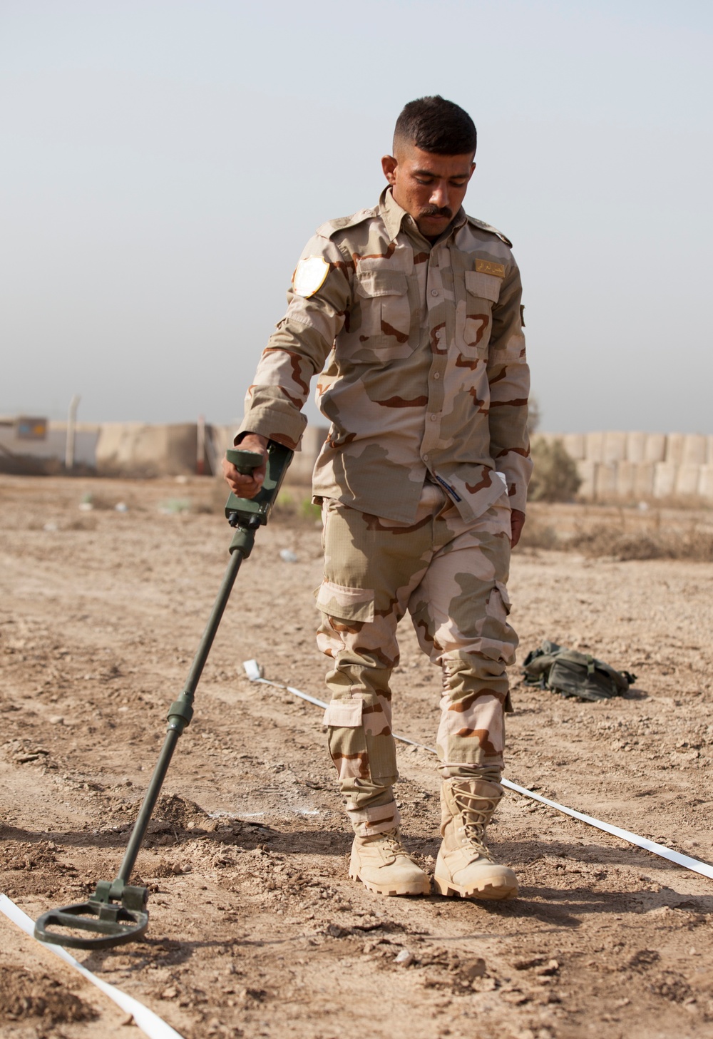 British Soldiers Train Iraqi Security Forces in Explosives Detection
