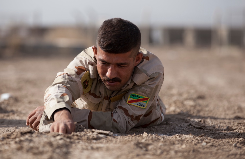 British Soldiers Train Iraqi Security Forces in Explosives Detection