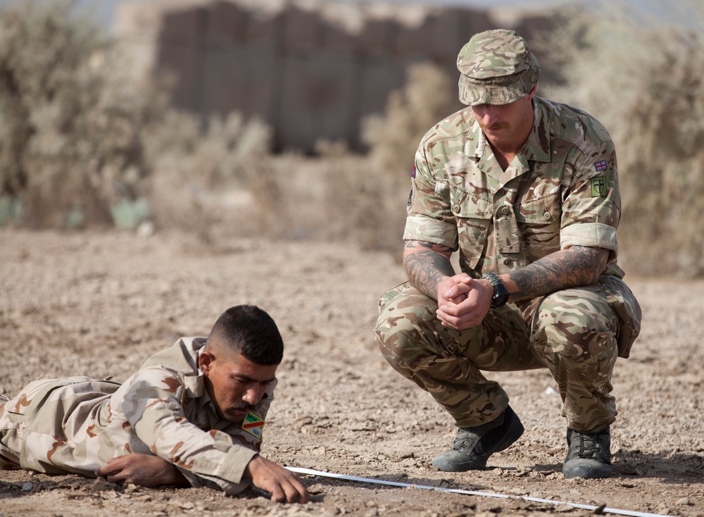 British Soldiers Train Iraqi Security Forces in Explosives Detection