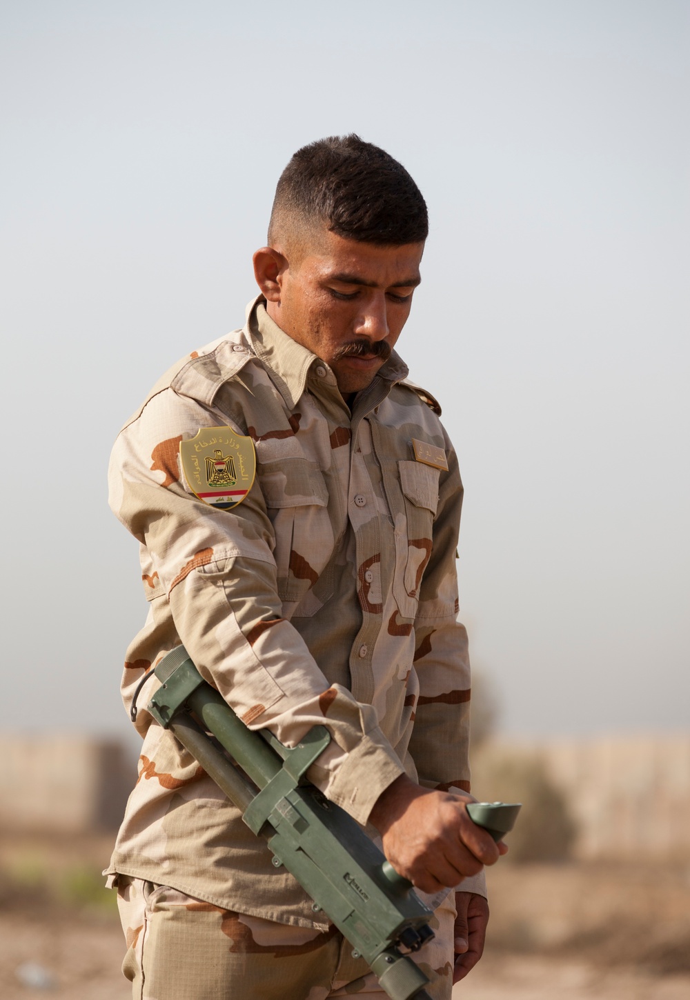 British Soldiers Train Iraqi Security Forces in Explosives Detection