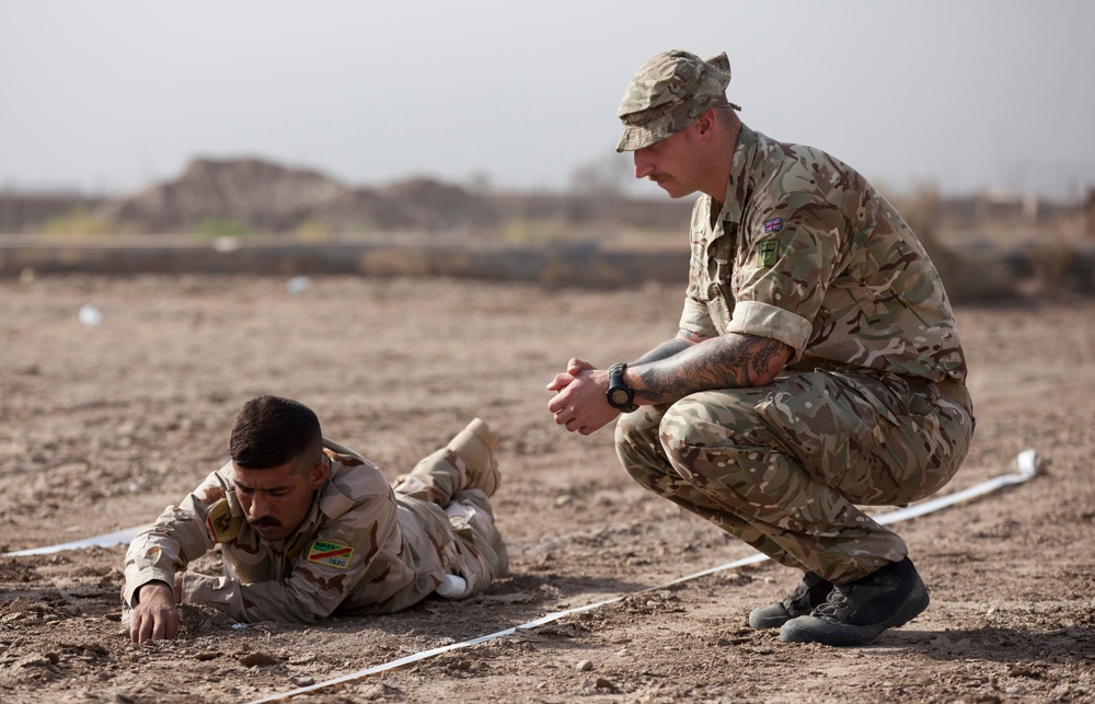 British Soldiers Train Iraqi Security Forces in Explosives Detection