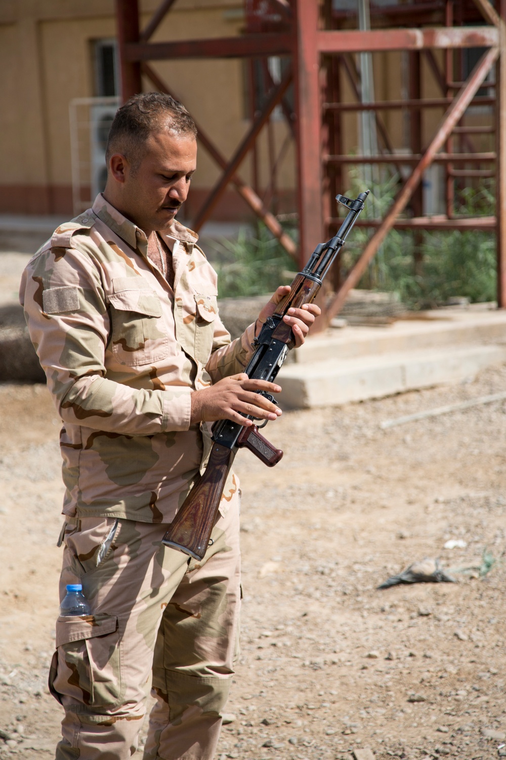 Iraqi Security Forces Train in Weapons Assembly