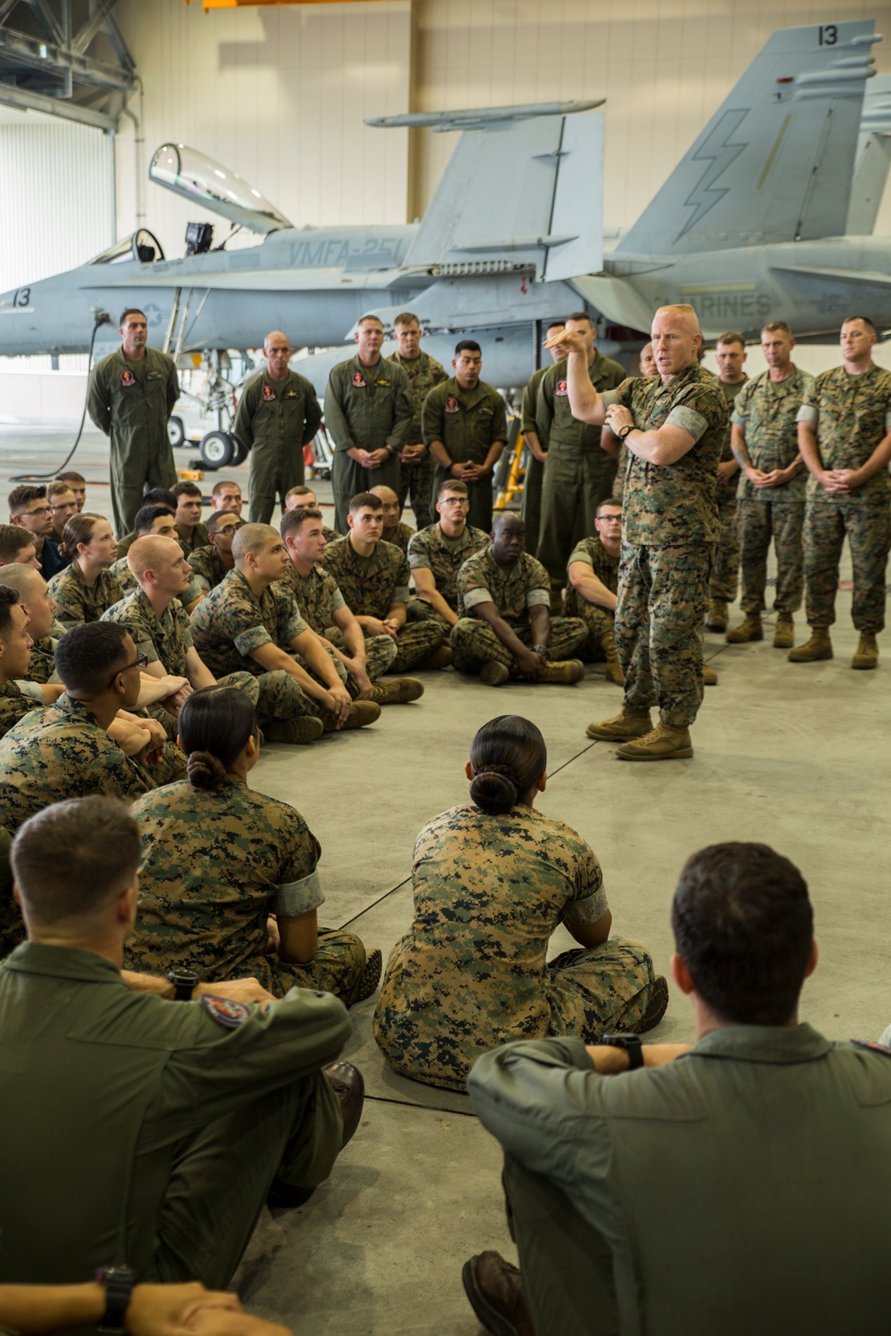 Commanding general of 1st MAW visits MCAS Iwakuni