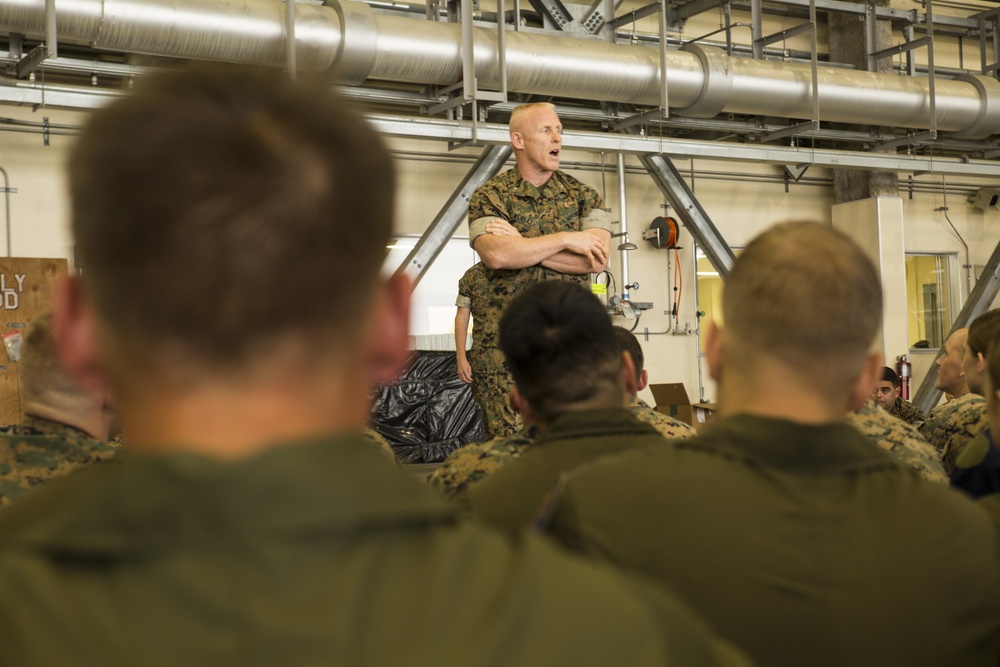 Commanding general of 1st MAW visits MCAS Iwakuni