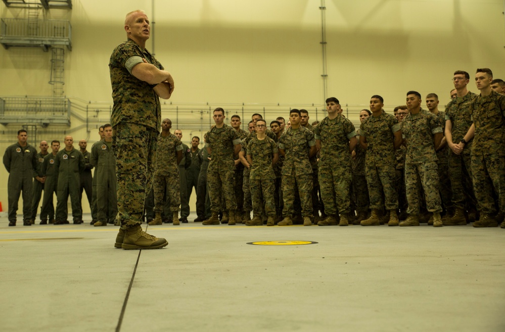 Commanding general of 1st MAW visits MCAS Iwakuni