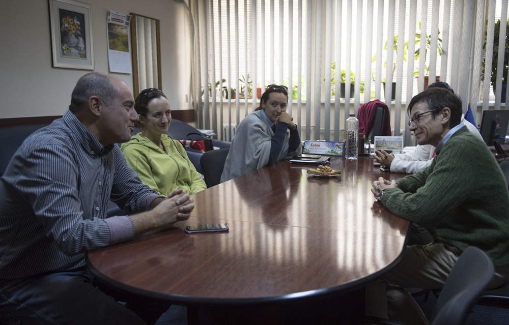 NSF Deveselu and AAMDS Romania Sailors visit Romanian Hospital