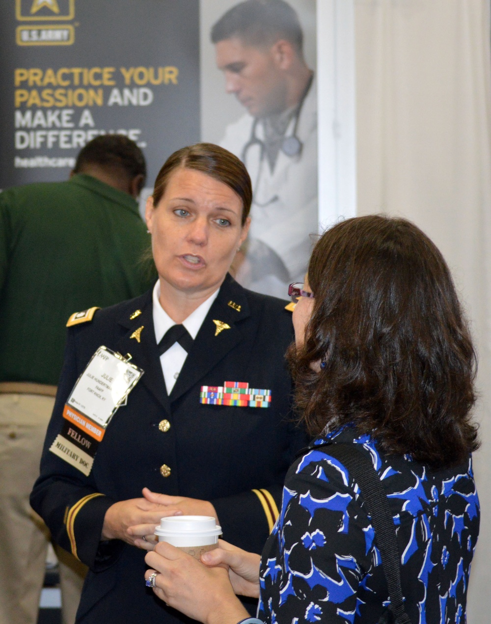 Army recruiting teamwork on display at major medical conference