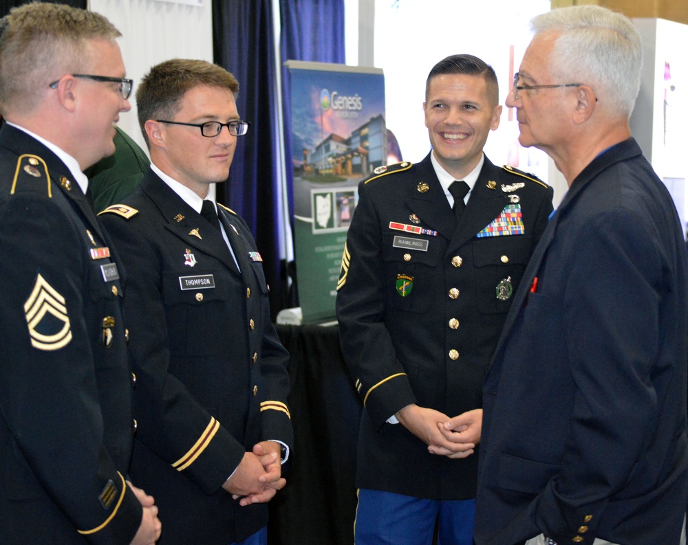 Army recruiting teamwork on display at major medical conference