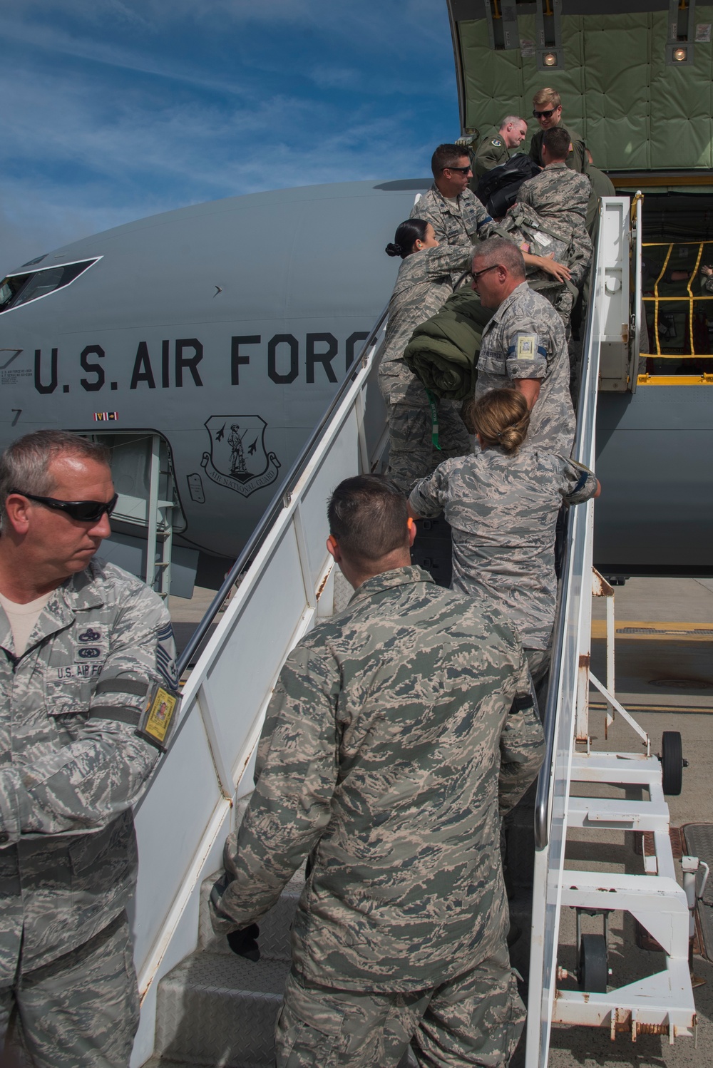 Crew chiefs Recover KC135