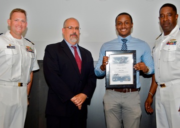 Einstein, Denzel Washington, and da Vinci Connections Cited at Navy 2017 Academic Recognition Ceremony
