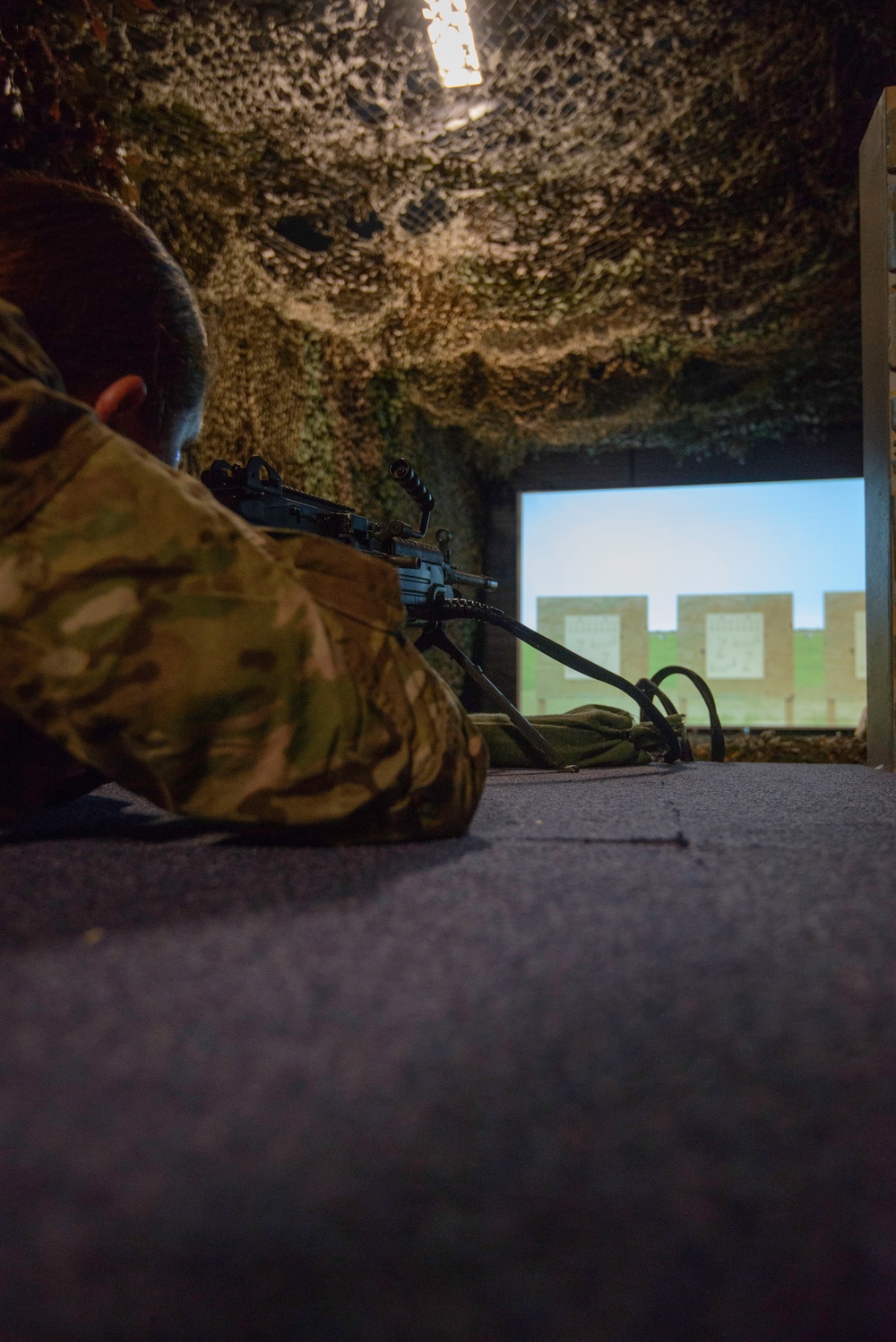 AFNORTH Soldiers shoot M249 light machine gun in EST