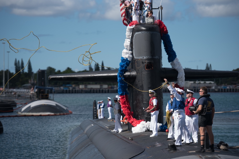 USS Chicago makes its homecoming arrival at JBPHH