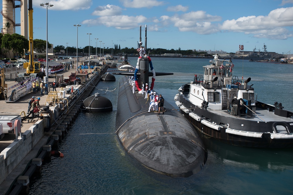 USS Chicago makes its homecoming arrival at JBPHH