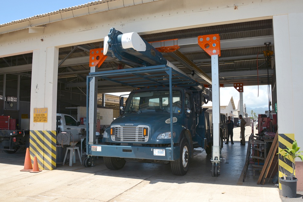 New, Mobile Fall Arrest System Improves Safety for NAVFAC Hawaii’s Transportation Personnel