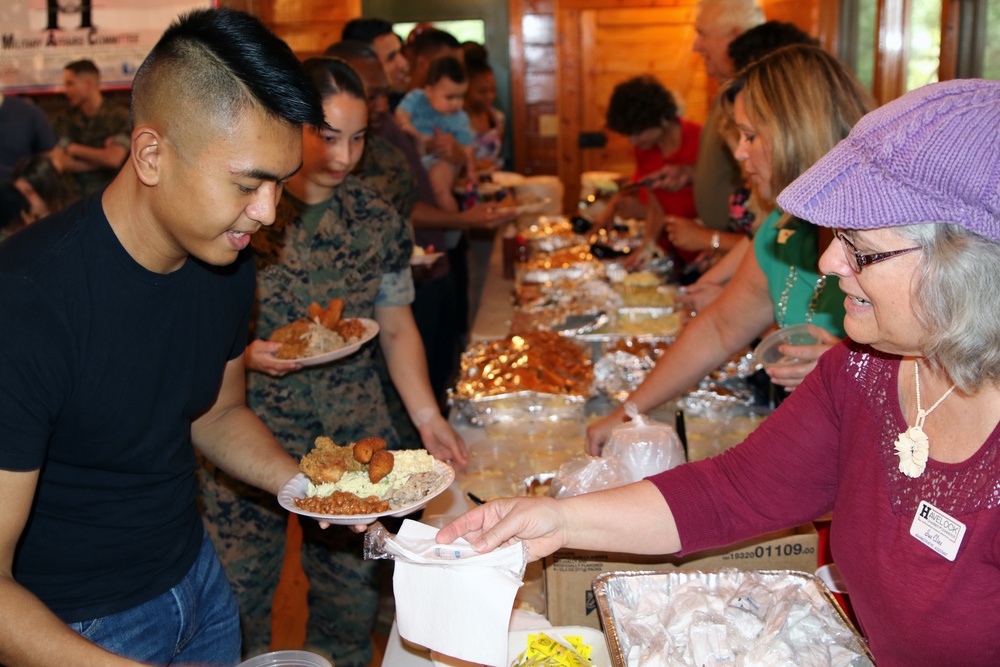 MAC hosts pig pickin’ for H&amp;HS Marines