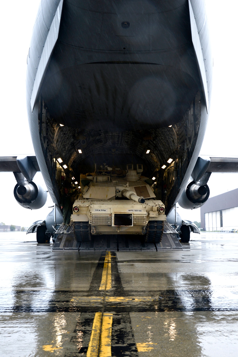 105th AW and 194th Armor Brigade airlift Abrams tank