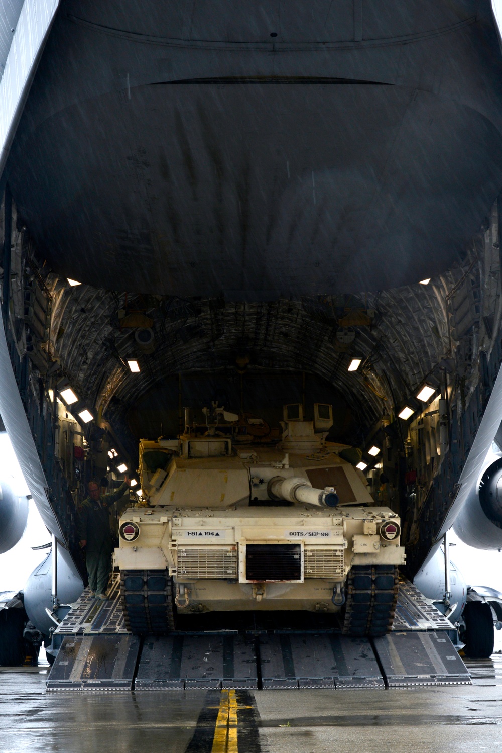 105th AW and 194th Armor Brigade airlift Abrams tank