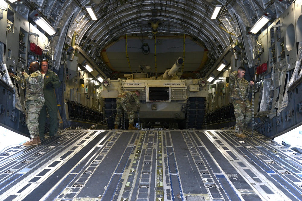 105th AW and 194th Armor Brigade airlift Abrams tank