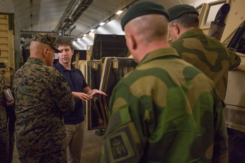 CMC &amp; SMMC Visit MRF-E Marines