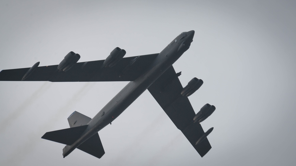 B-52 Stratofortresses arrive in Europe