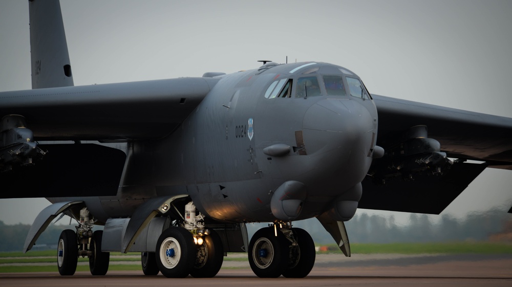 B-52 Stratofortresses arrive in Europe