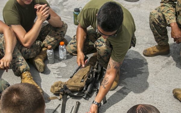 Gunners course aboard USS Pearl Harbor (LSD 52)