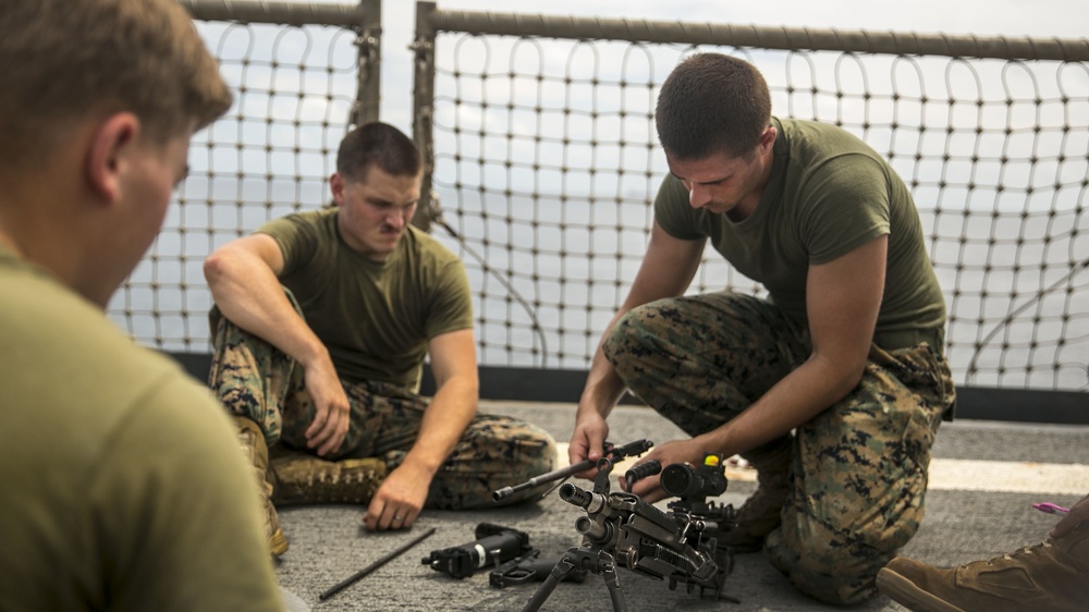 Gunners course aboard USS Pearl Harbor (LSD 52)