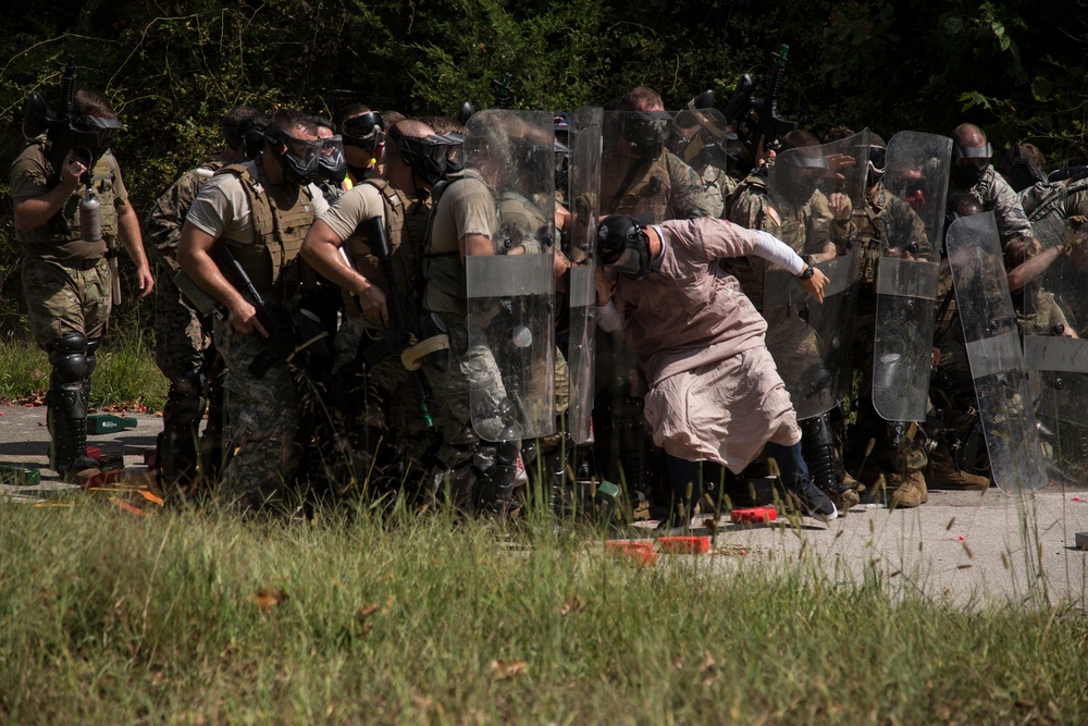 DVIDS - Images - Military Police Basic Course [Image 5 Of 8]