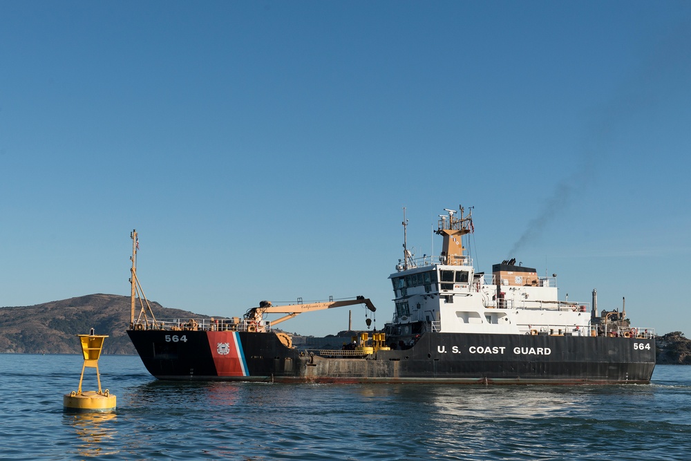 Coast Guard places San Francisco Fleet Week center buoy