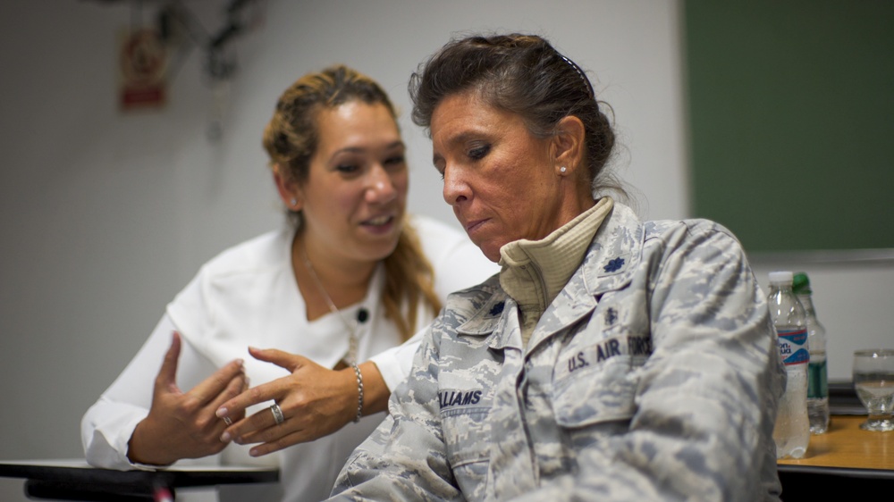 Key U.S. and Argentinian air force leaders exchange medical knowledge, experience
