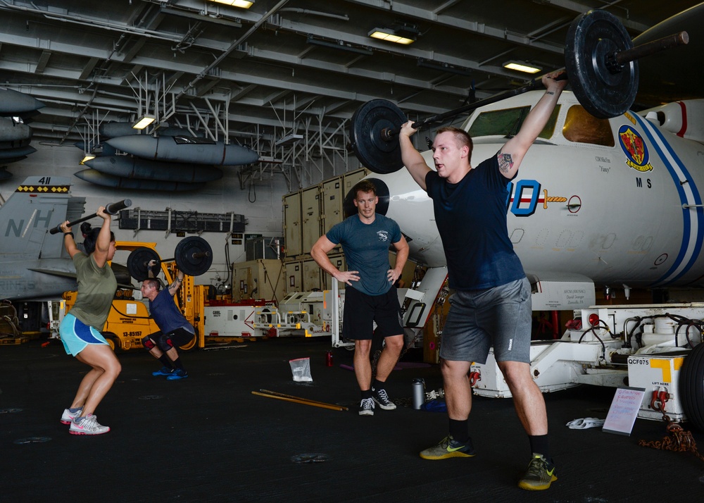 Nimitz Supports Operation Inherent Resolve