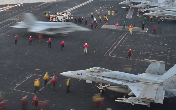 Nimitz Supports Operation Inherent Resolve