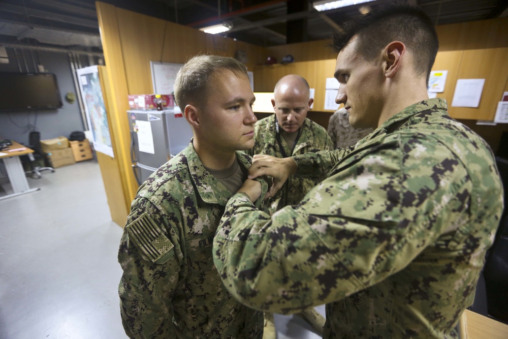 TF 51/5 Sailor earns warfare pin