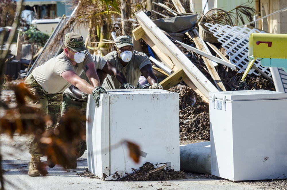753rd Brigade Engineer Battalion clean up Florida Key homes