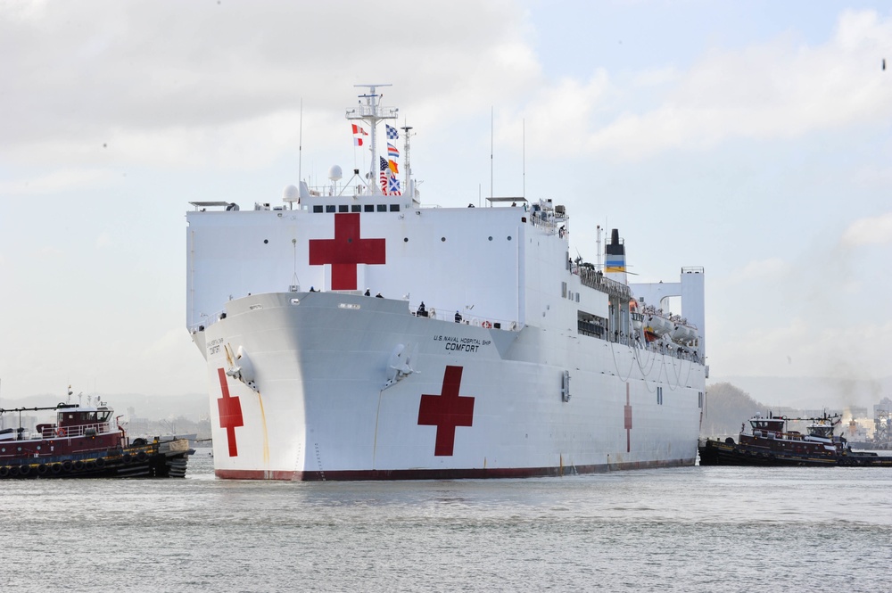 USNS Comfort arrives in Puerto Rico