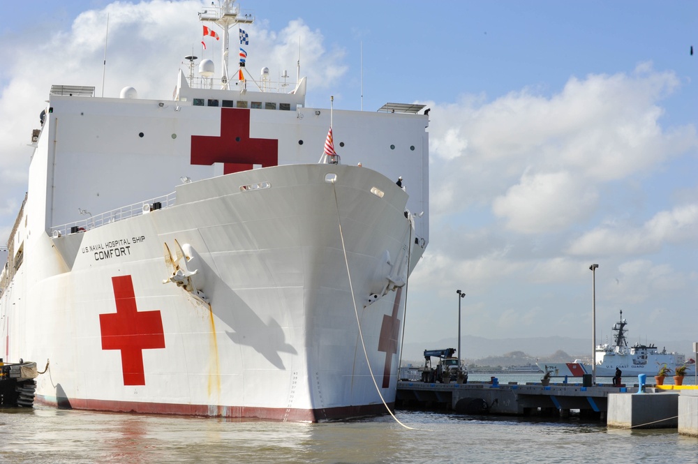 USNS Comfort arrives in Puerto Rico