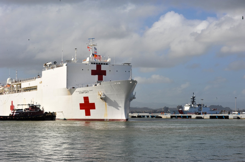 USNS Comfort arrives in Puerto Rico