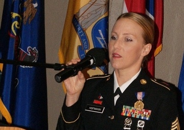 Sgt. 1st Class Hofmann speaks at award ceremony