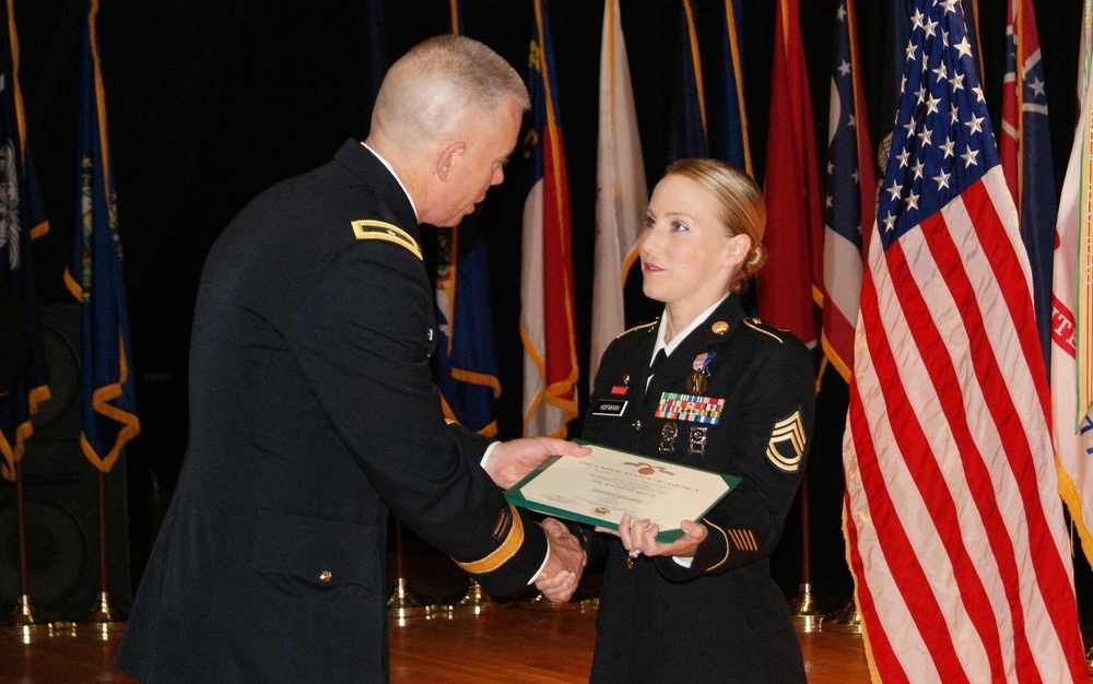 Brig. Gen. Walter Presents Soldiers Medal to Sgt. 1st Class Hofmann