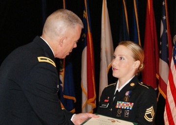 Brig. Gen. Walter Presents Soldiers Medal to Sgt. 1st Class Hofmann