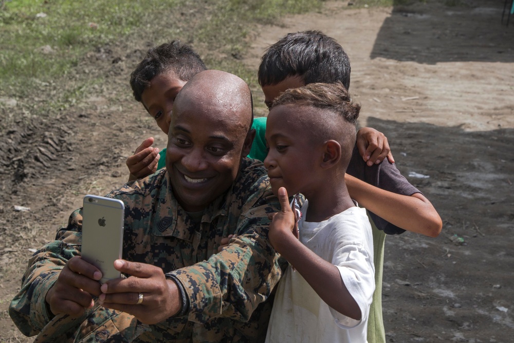 Marine General observes training in the Philippines during KAMANDAG