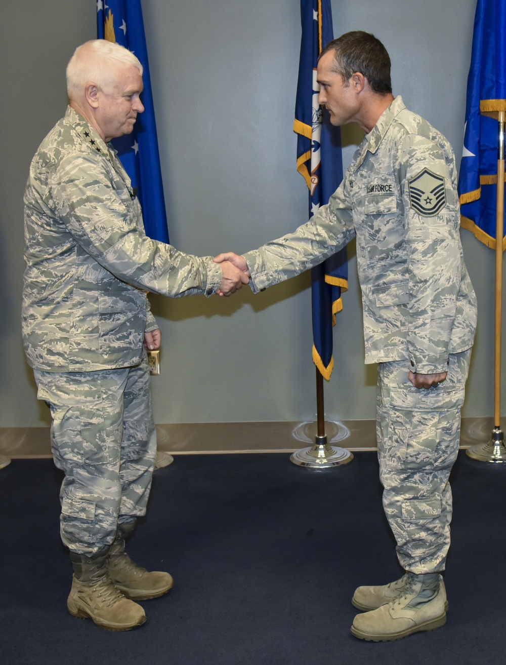 Lt. Gen. Rice Presents Coin during Visit To 117 ARW