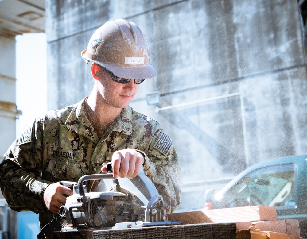 Sailors, Marines Learn Urban Search and Rescue Techniques