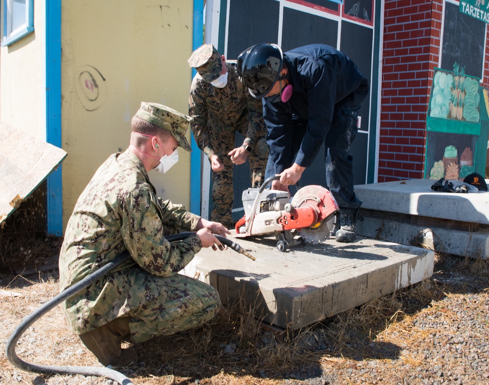 Sailors, Marines Learn Urban Search and Rescue Techniques