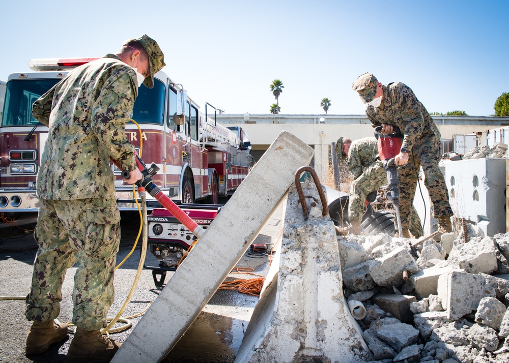 Sailors, Marines Learn Urban Search and Rescue Techniques