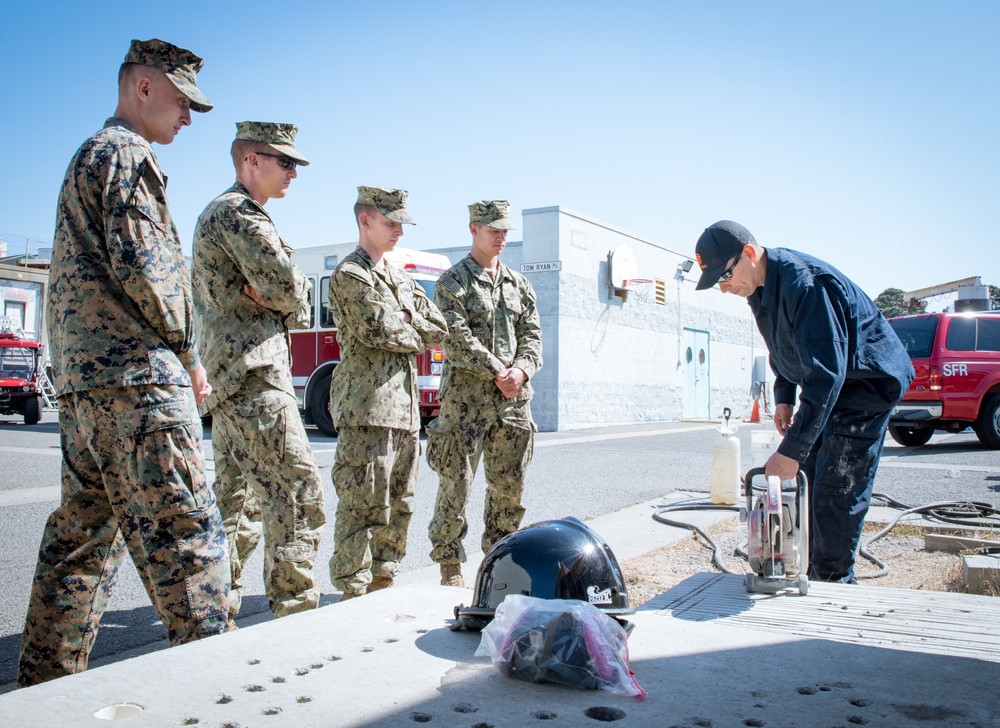 Sailors, Marines Learn Urban Search and Rescue Techniques