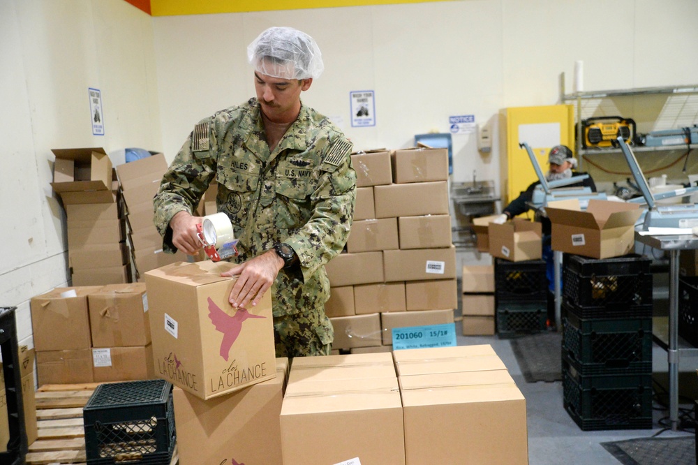 Sailors Volunteer at San Francisco Food Bank