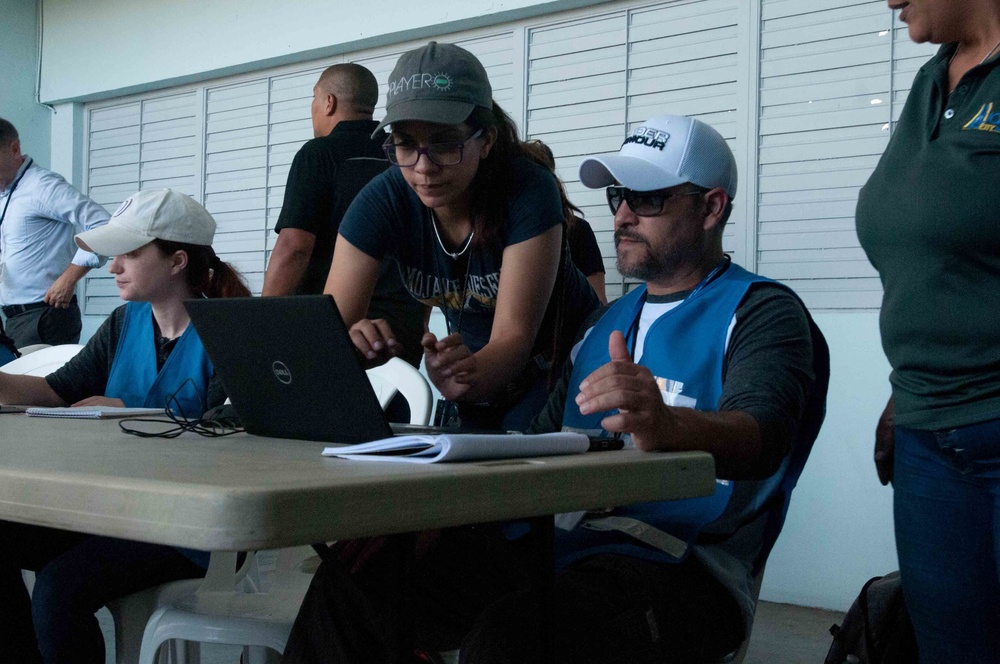 Hurricane Maria survivors sign up for aid through FEMA