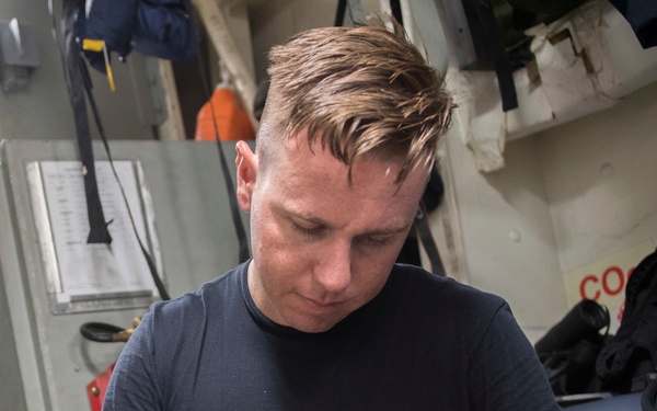 USS Lake Erie (CG 70) cleans M14 rifle