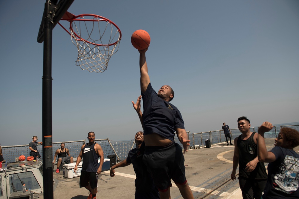 USS Lake Erie (CG 70) Sailors play basketball